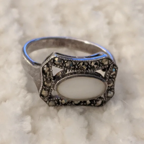 GORGEOUS Antique/Vintage 1950's Sterling Silver Ring with Real Diamonds - Picture 14 of 16